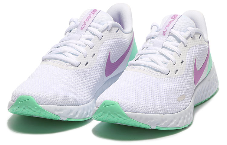 Женские кроссовки Nike REVOLUTION 5 (бело-голубо-фиолетовые) — 白色/冲击紫/光辉绿/足球灰 — фото 3