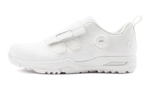 DESCENTE Low top Golf Shoes Men's White