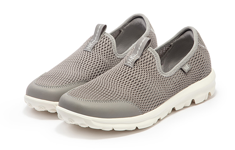 361° Slip on Collection Athleisure Cushioning Slip Resistant Low top Running Shoes Women’s Gray White