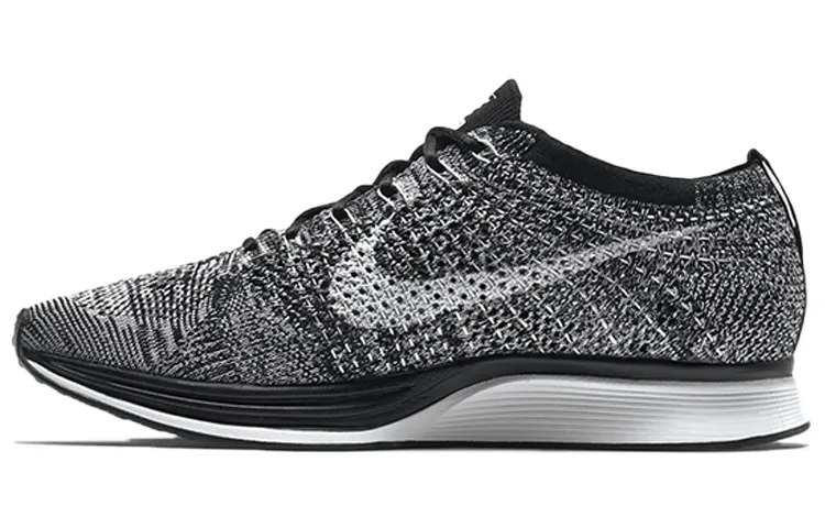 Nike Flyknit Racer Oreo 2