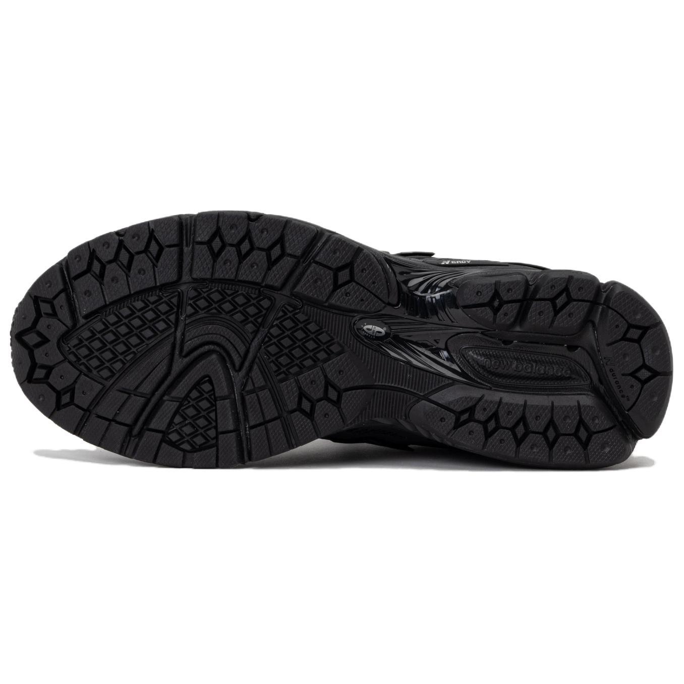 1906 New BalanceW ‘Triple Black’