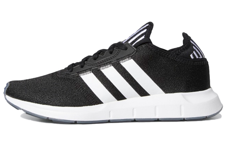Женские кроссовки adidas Swift Run X (черно-белые)