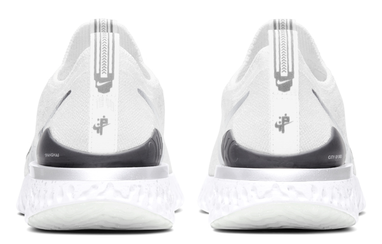 Женские кроссовки Nike Epic React Flyknit 2 (серебристо-белые) — фото 4