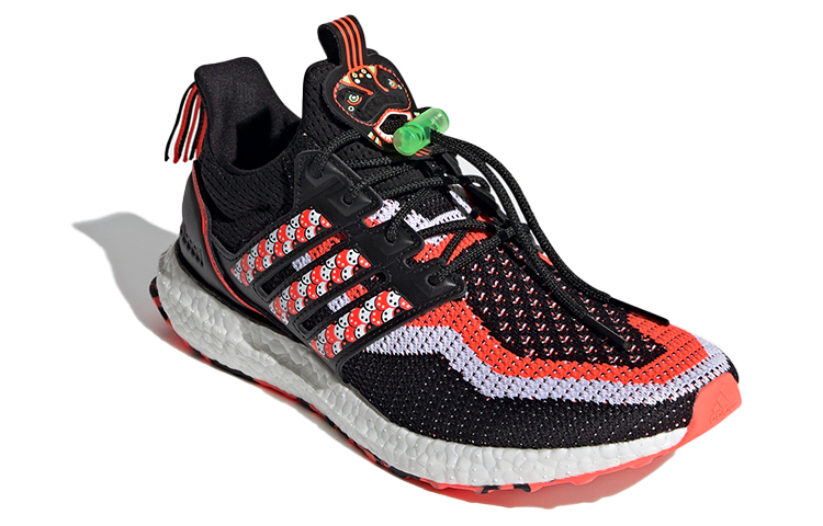 Кроссовки adidas ULT "Lion Dance" (черно-красно-белый) — фото 3