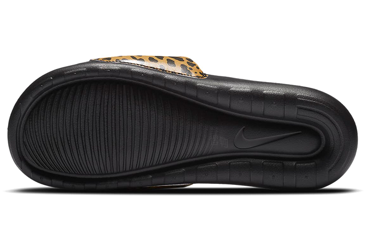 Женские шлепанцы Nike Victori One (черно-леопардовый) — 黑/豹纹 — фото 4