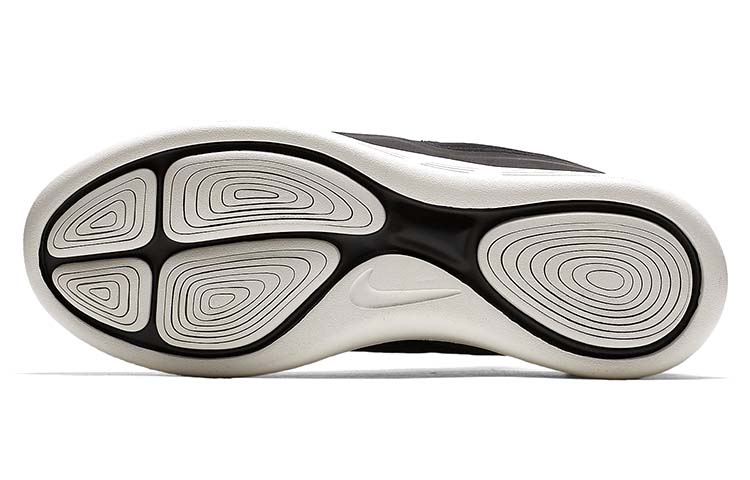 Мужские кроссовки Nike LunarCharge Essential (черно-красный) — Чёрный / красный — фото 6