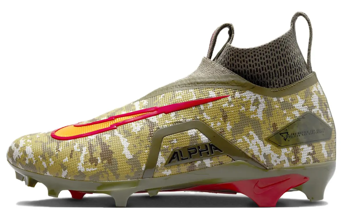 Nike X Travis Kelce Alpha Menace Elite 3 'Digital Camo'