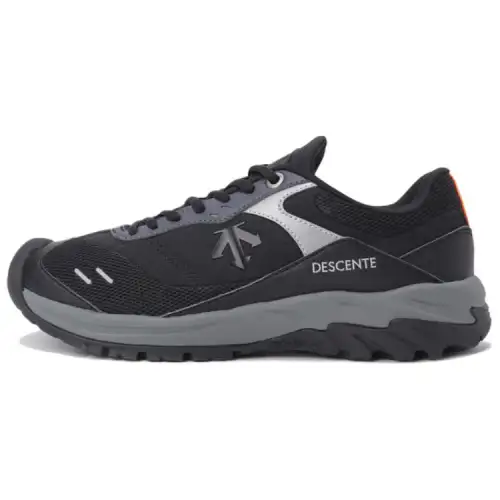 DESCENTE Urban T450 Slip Resistant, Abrasion Resistant, Breathable, Lightweight Low top Casual Shoes Unisex Black