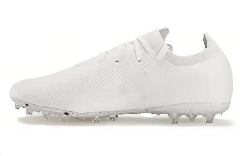 KELME MG Rubber Short Studs AG Rubber Short Studs Wear resistant And Lightweight Soccer Shoes Unisex Ice Crystal White