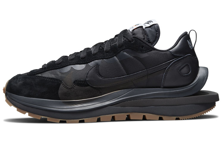 Кроссовки Nike Nike × Sacai VaporWaffle black and gum (черные)