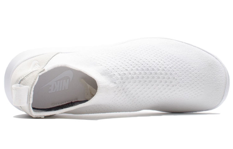 Мужские кроссовки Nike Gakou Flyknit Triple (белые) — фото 3