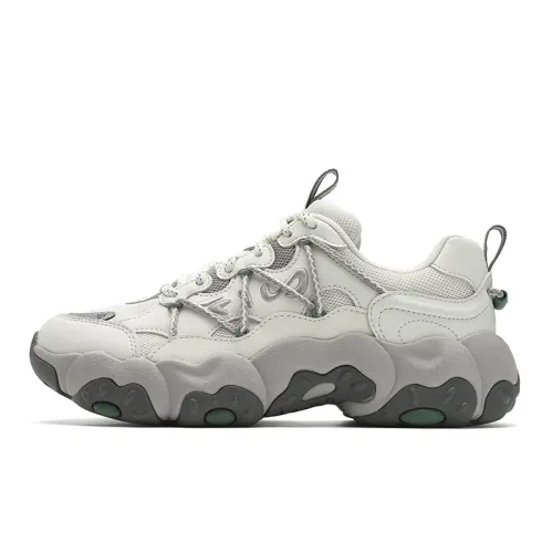 FILA FLUID 6 Cat Paw Shoes Slip Resistant Low top Casual Shoes Women's Milk White