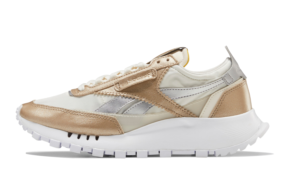 Женские кроссовки Reebok Classic Leather Legacy (бежевый / белый / золотой)