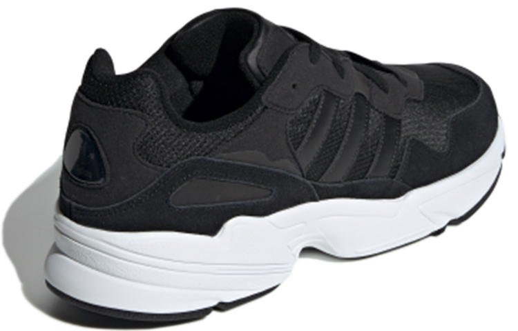 Кроссовки adidas originals Yung-96 (черно-белые) — фото 4