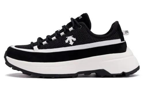 DESCENTE Sport Style Low top Casual Shoes Women's Black
