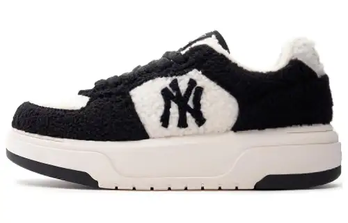 MLB Chunky Liner Synthetic Leather Lightweight Low top Casual Shoes Unisex Black White