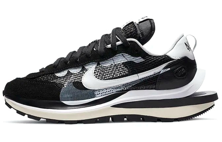 Кроссовки Sacai Sacai × Nike VaporWaffle black and white (черно-белые)