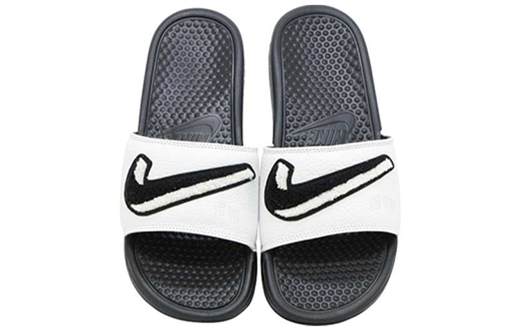 Шлепанцы Nike Benassi (черно-белые) — фото 4