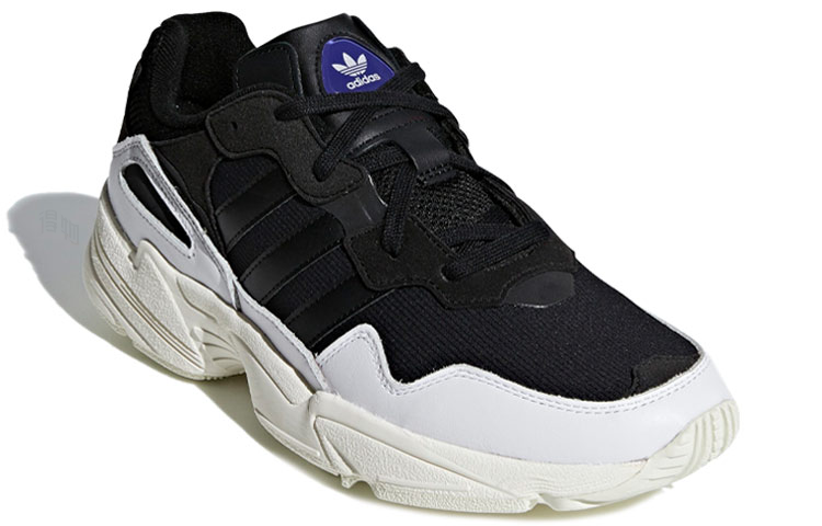 Кроссовки adidas originals Yung-96 Cloud White Core Black (черно-белые) — Чёрный / белый — фото 3