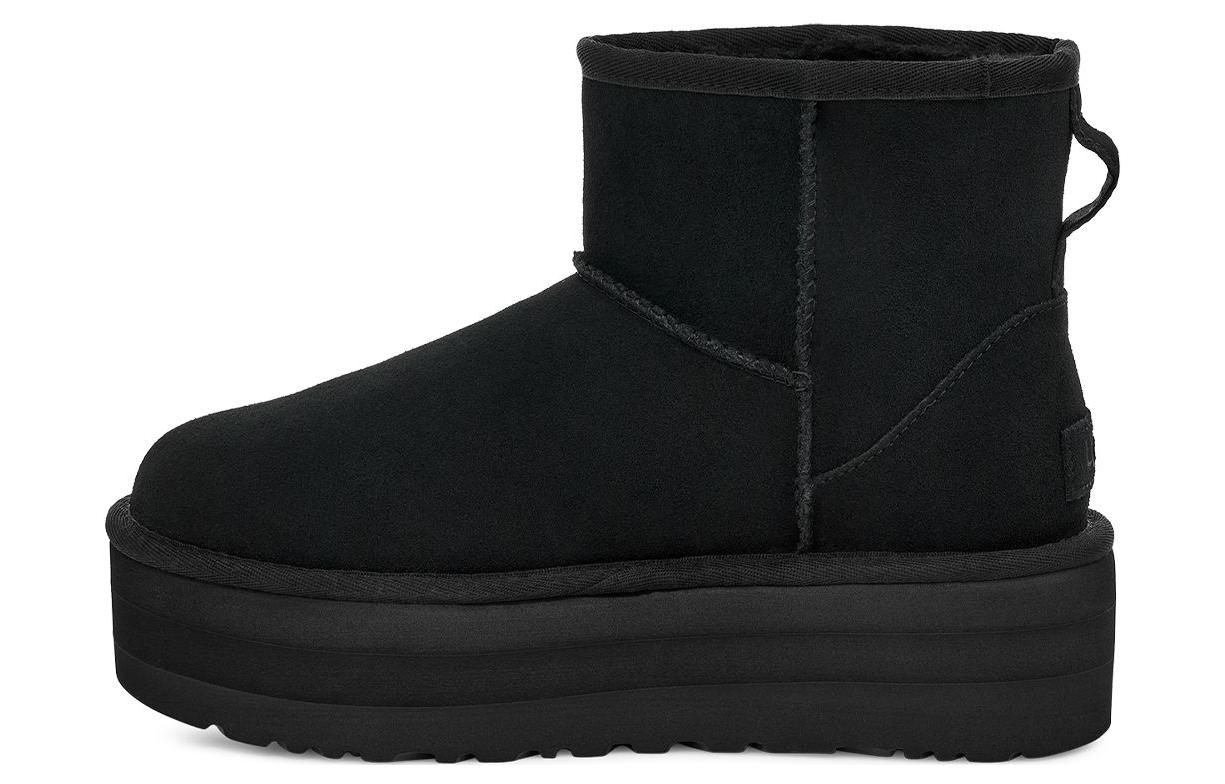 Женские ботинки UGG классические мини на платформе (черные)