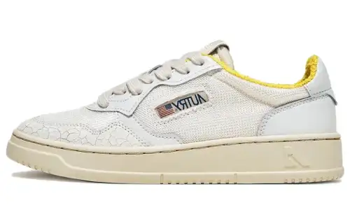 AUTRY Medalist Low top Skateboard Shoes Women's White