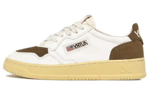 AUTRY Medalist Low top Skateboard Shoes Women's White Brown