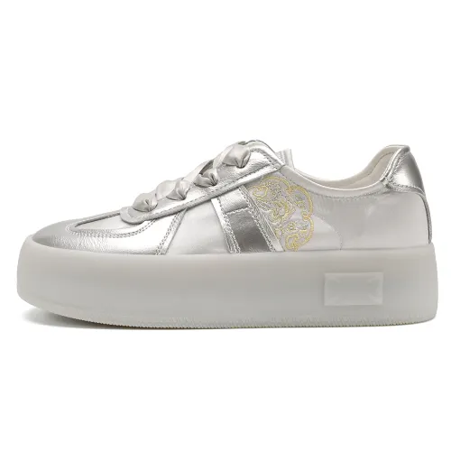 D FUSE SCANDINAVIA Slip Resistant Cushioning Abrasion Resistant Low top Skateboard Shoes Women's