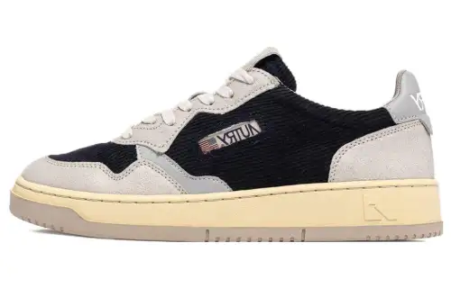 AUTRY Low top Skateboard Shoes Women's Black