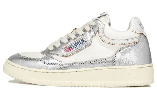 AUTRY Leather Low top Skateboard Shoes Women's White