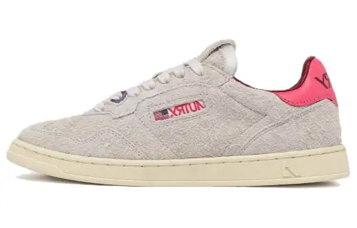 AUTRY Medalist Low Suede Sneakers