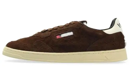 AUTRY Low top Skateboard Shoes Women's Brown