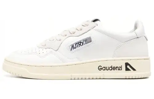 AUTRY Leather Low top Skateboard Shoes Women's White