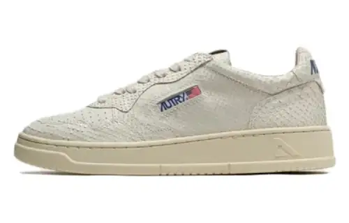 AUTRY Medalist Leather Round Tip Low top Skateboard Shoes Women's White