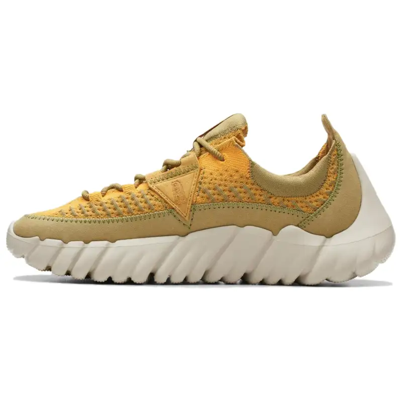 Clarks Low top Casual Shoes Men's Yellow