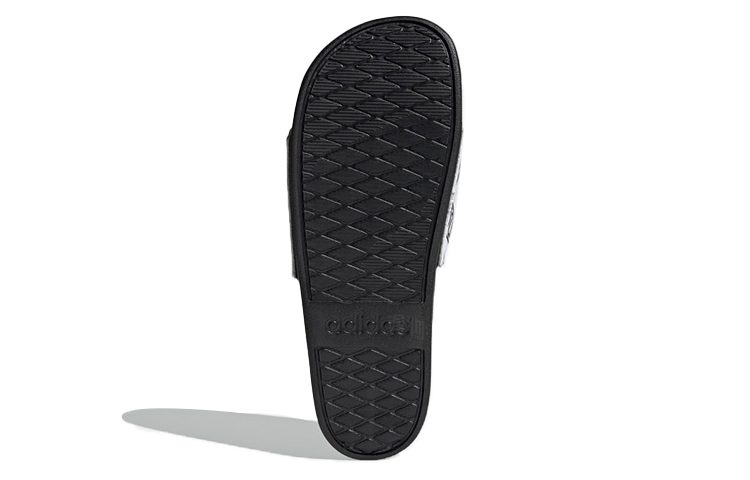 Шлепанцы adidas Adilette Comfort Sandals (черно-белые) — фото 6