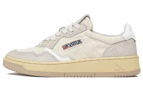 AUTRY Suede Low top Skateboard Shoes Men's Ivory White