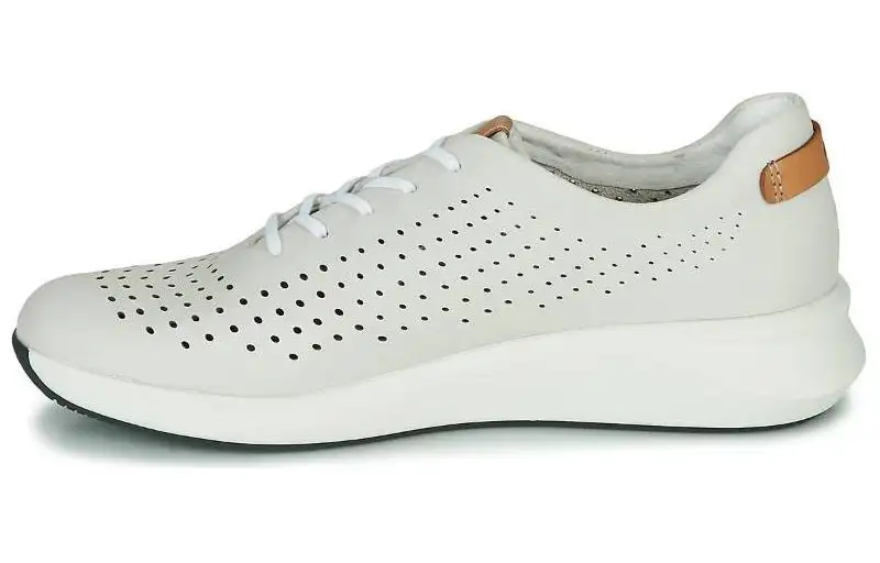 Clarks Lightweight Abrasion Resistant Low top Casual Shoes Women's White