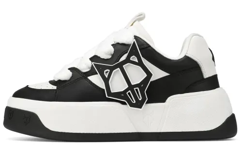 Naked Wolfe City Stylish Skateboarding Shoes Women's Black White