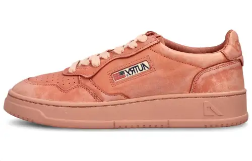AUTRY Leather Fashion Trend Slip Resistant Low top Skateboard Shoes Women's Orange Distressed