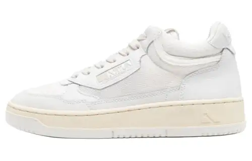 AUTRY Leather Low top Skateboard Shoes Women's White