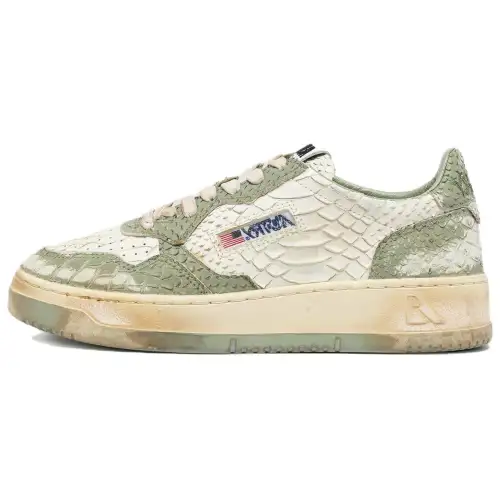 AUTRY Leather Low top Skateboard Shoes Women's White Green