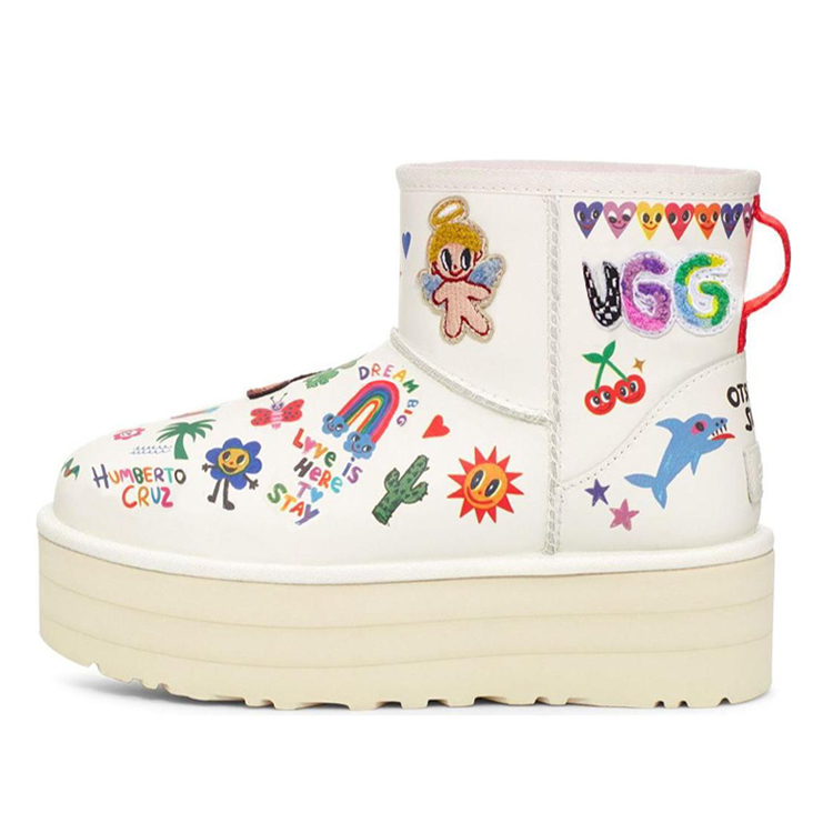 Женские сапоги UGG (белые)