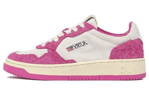 AUTRY Medalist Low Suede Sneakers