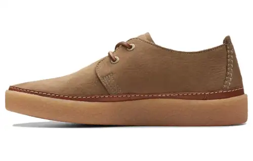 Clarks Suede Low top Skateboard Shoes Men's Light Brown