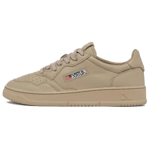 AUTRY Medalist Leather Low top Skateboard Shoes Women's Light Brown