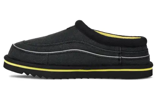 UGG Leather Low top Men's Men's Black