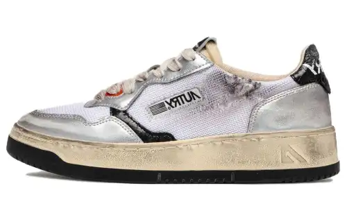 AUTRY Leather Low top Skateboard Shoes Women's White Gray
