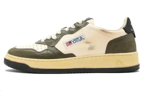 AUTRY Leather Low top Skateboard Shoes Women's White Green