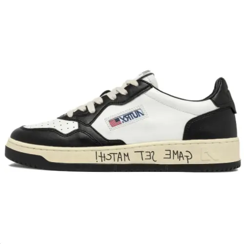 AUTRY Leather Low top Skateboard Shoes Women's White Black