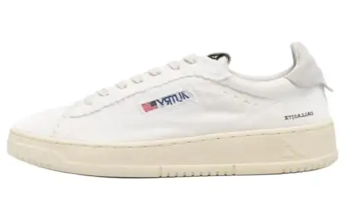 AUTRY Medalist Low top Skateboard Shoes Men's White